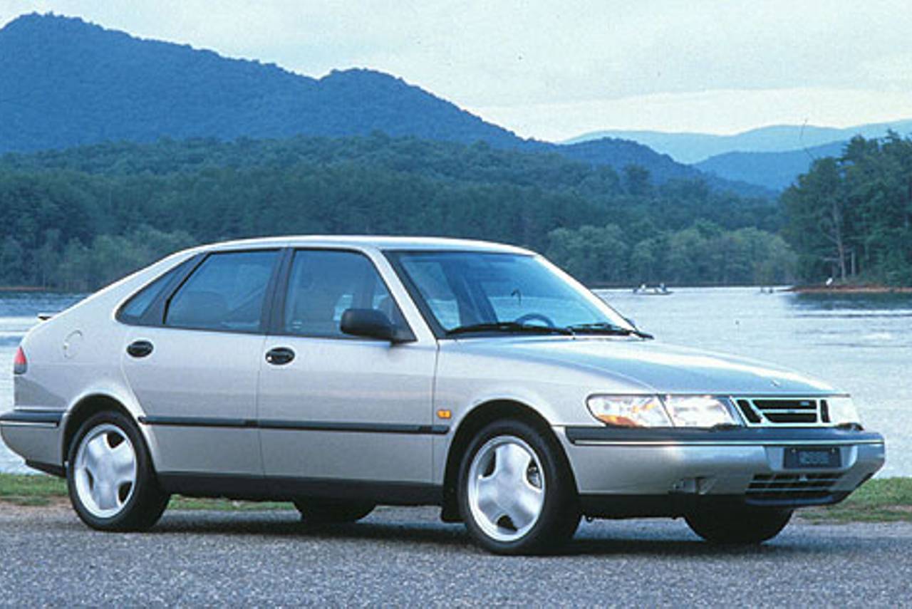 1997 Saab 900 SE Turbo parked in the driveway
